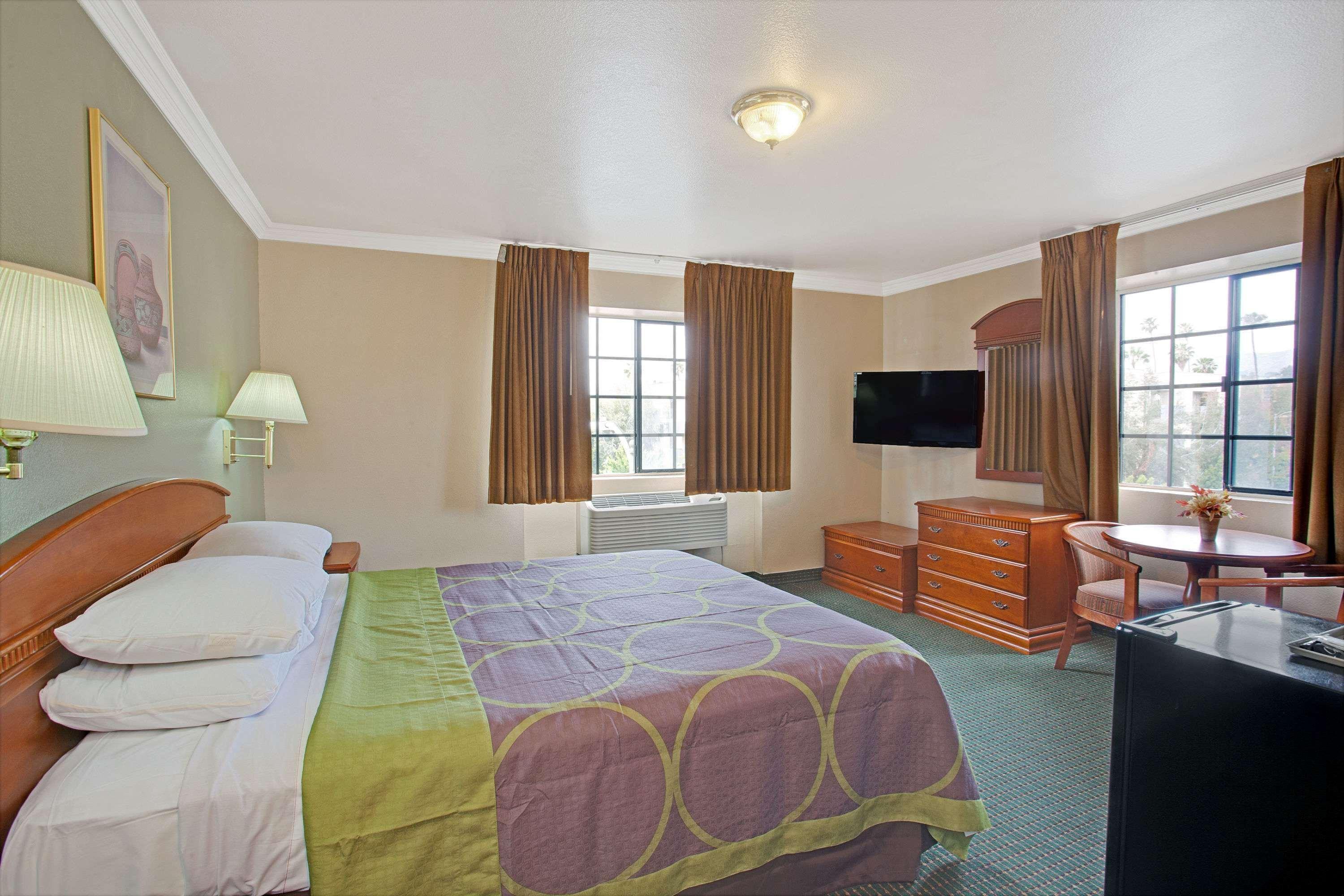 Motel Super 8 By Wyndham Hollywood/la Area Los Angeles