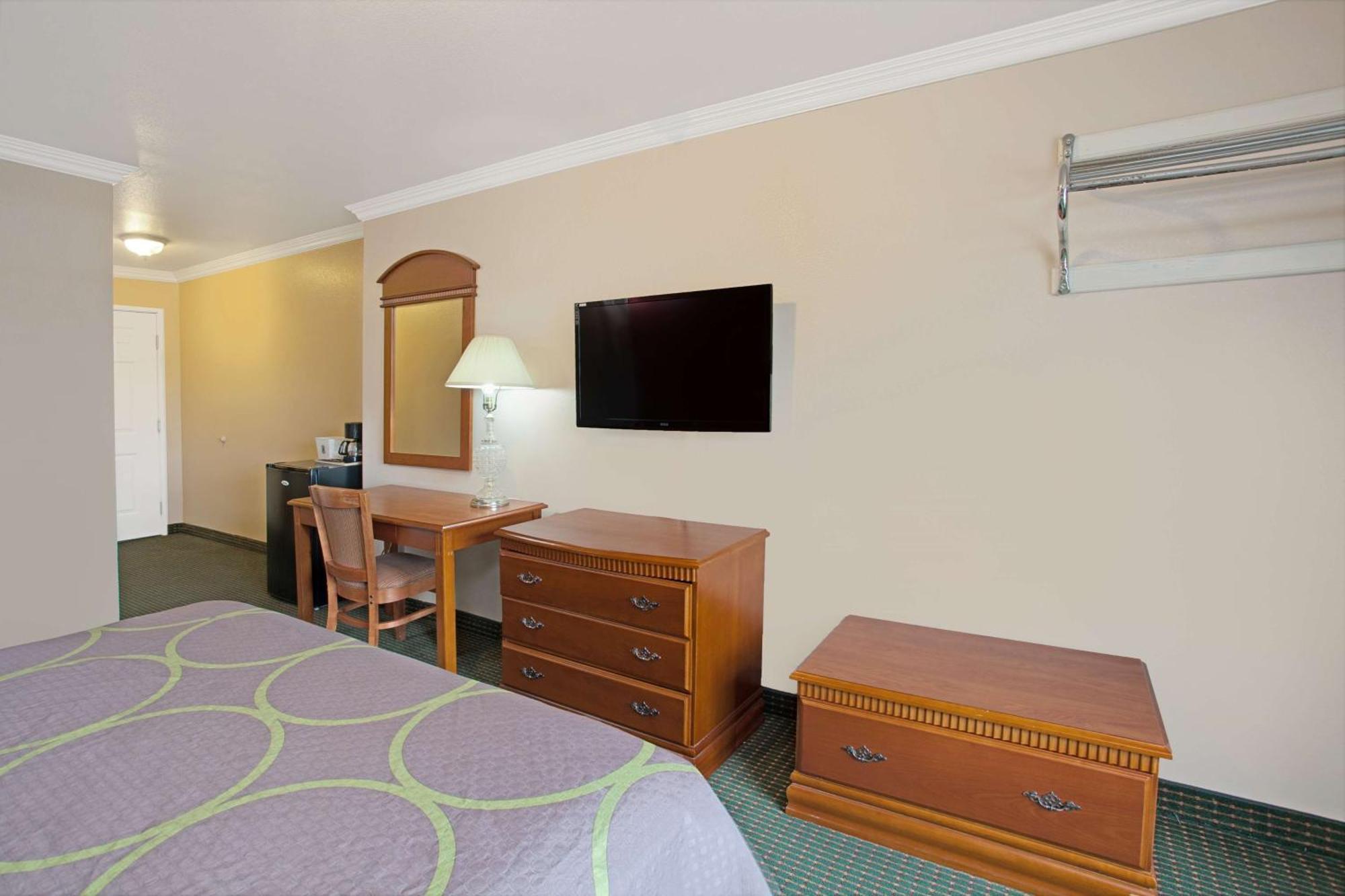 Motel Super 8 By Wyndham Hollywood/la Area Los Angeles