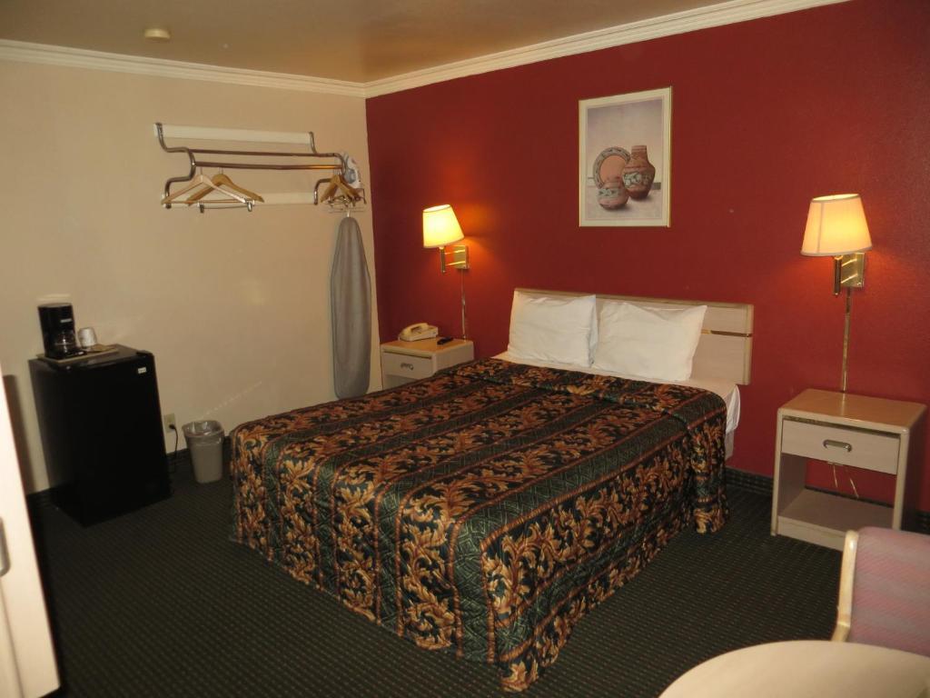 Super 8 By Wyndham Hollywood/la Area