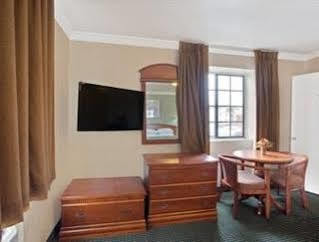 Motel Super 8 By Wyndham Hollywood/la Area 2*